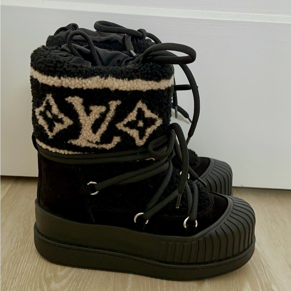 Louis Vuitton Monogram Shearling Snow Boots - Picture 3 of 10